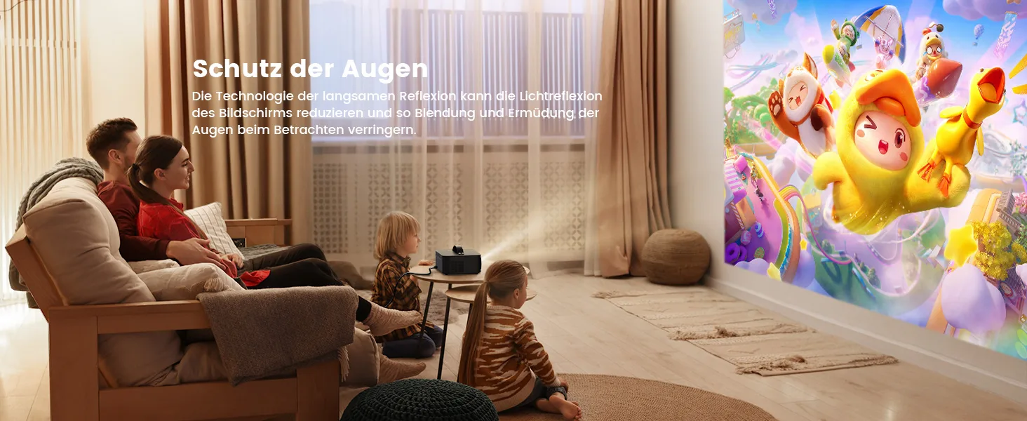 Familie mit Kindern vor einer projizierten Animationsszene
