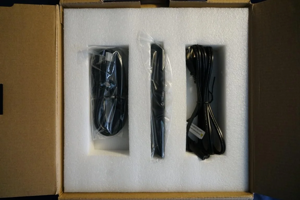 Buyer photo of the ONO5Pro accessories in the box