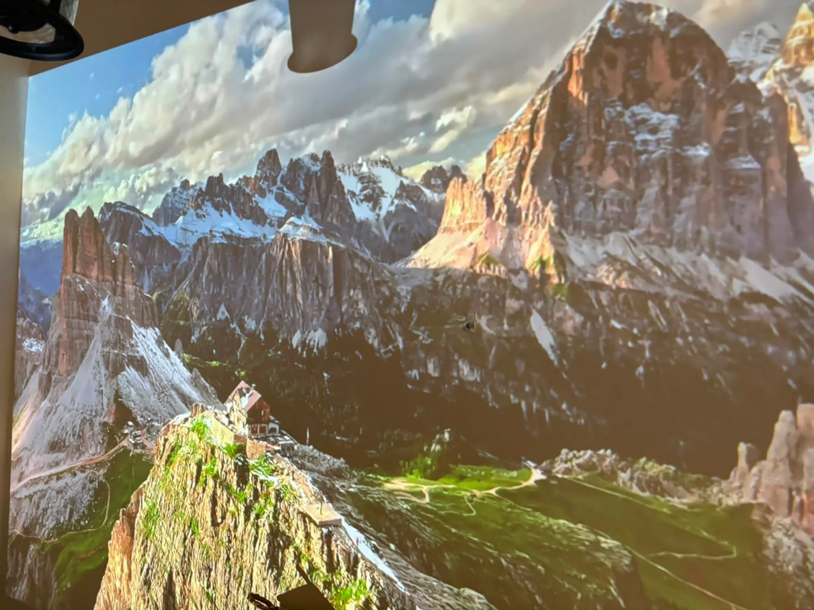 Buyer photo of a mountain scene projected by the white ONO5Pro-W